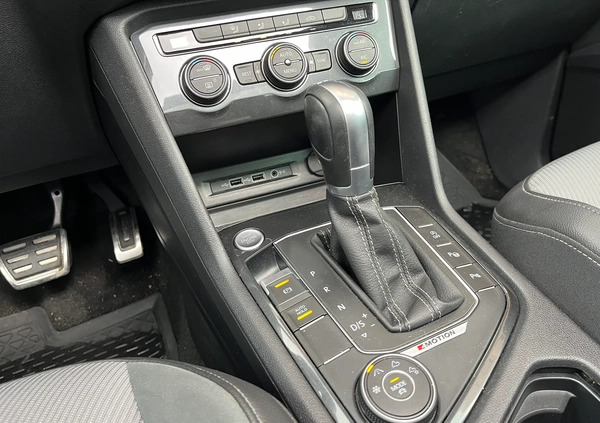 Volkswagen Tiguan cena 119999 przebieg: 123200, rok produkcji 2018 z Wołów małe 326
